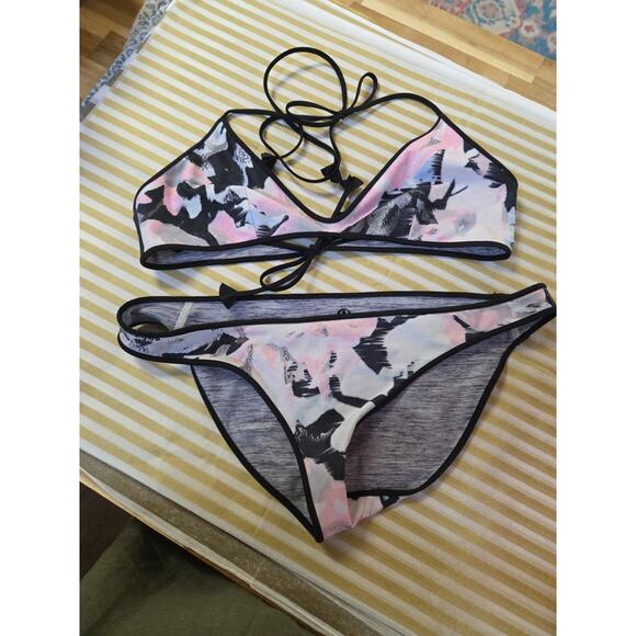 Lululemon Other - Lululemon RARE Reversible Bikini Set Size 8